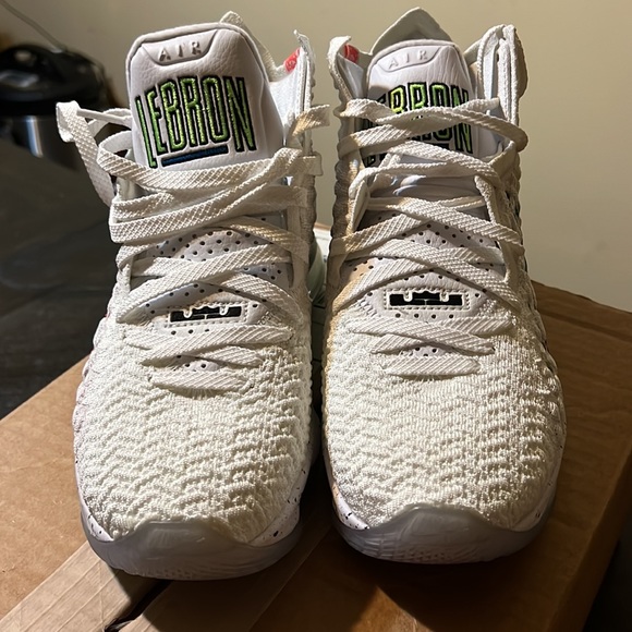 Labron men’s basketball shoe - Picture 2 of 4